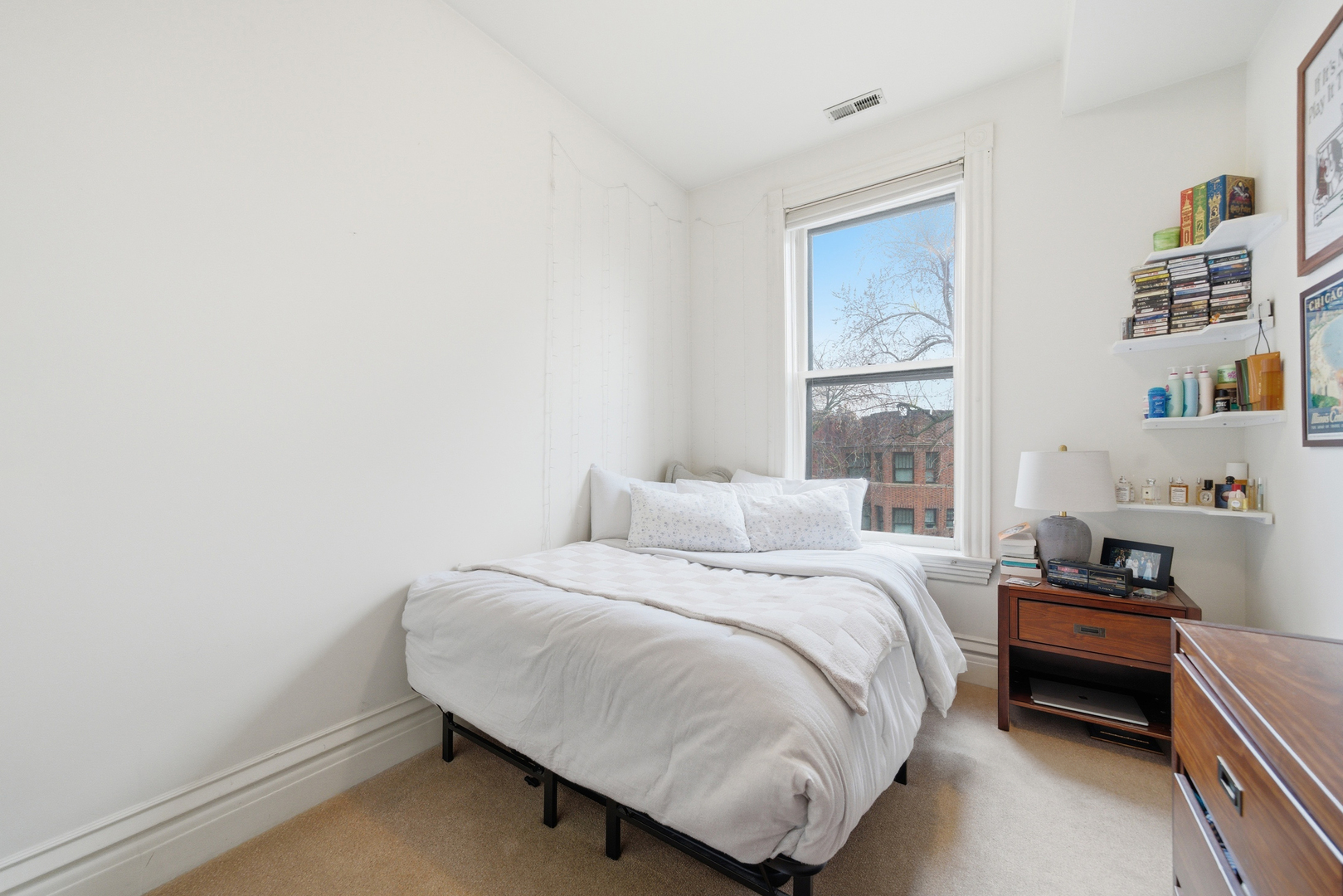 849 W NEWPORT Avenue Unit: 3