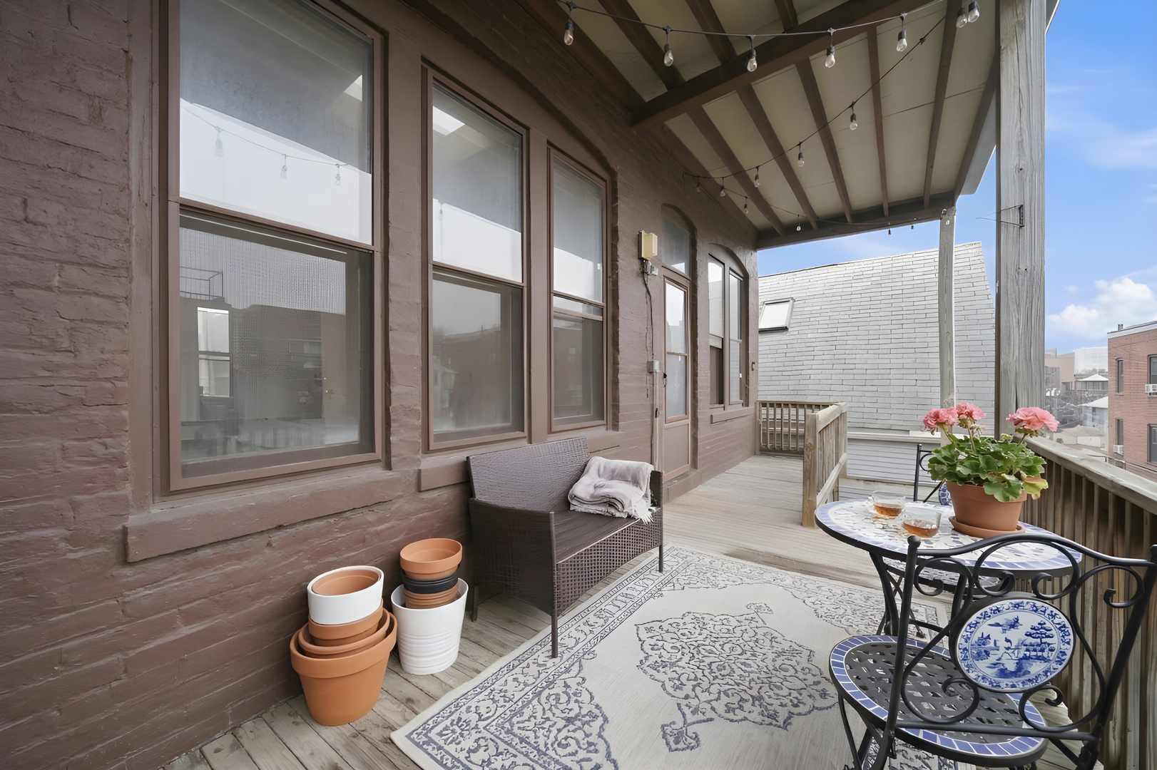 849 W NEWPORT Avenue Unit: 3