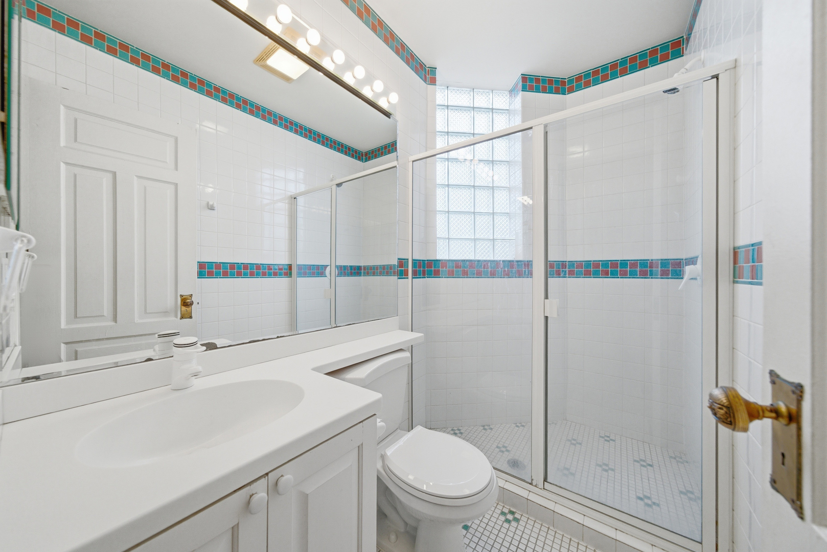 849 W NEWPORT Avenue Unit: 3