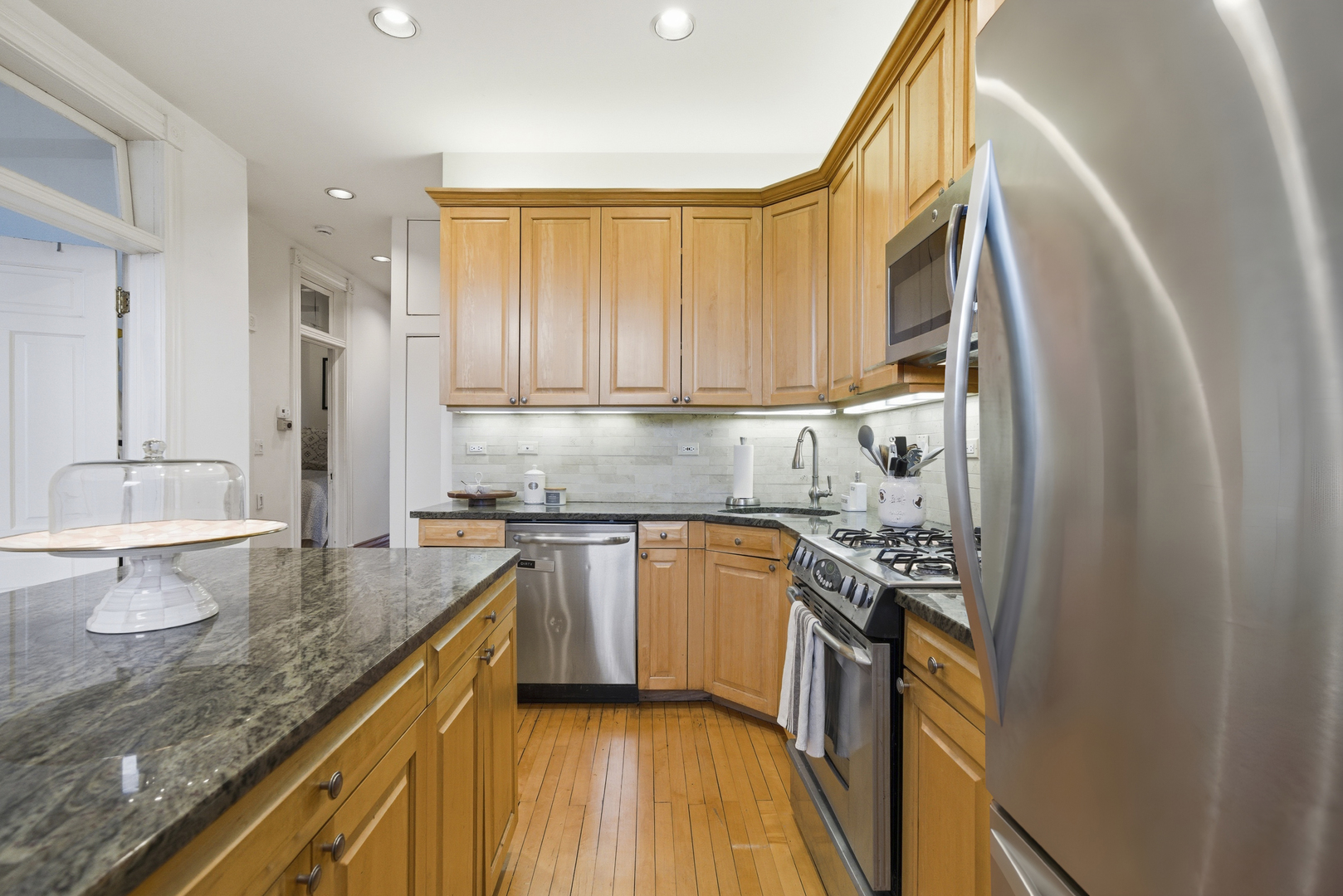 849 W NEWPORT Avenue Unit: 3