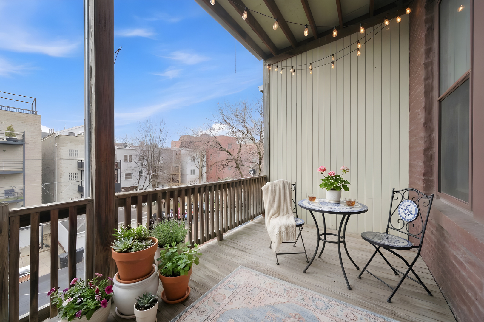 849 W NEWPORT Avenue Unit: 3