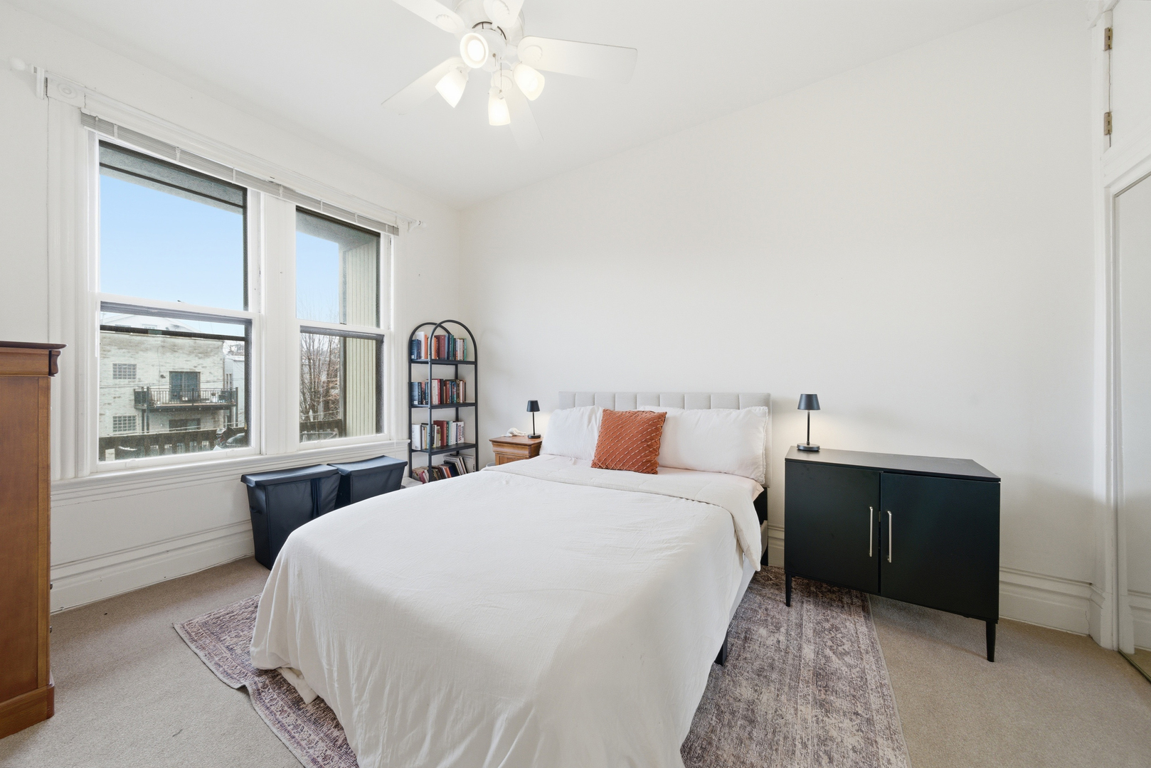 849 W NEWPORT Avenue Unit: 3