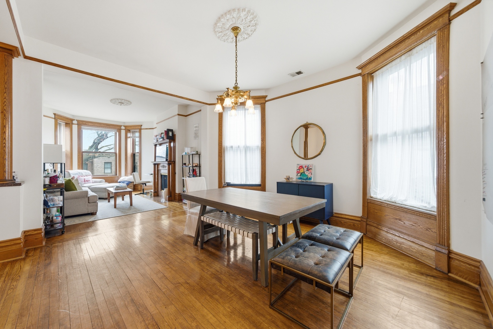 849 W NEWPORT Avenue Unit: 3