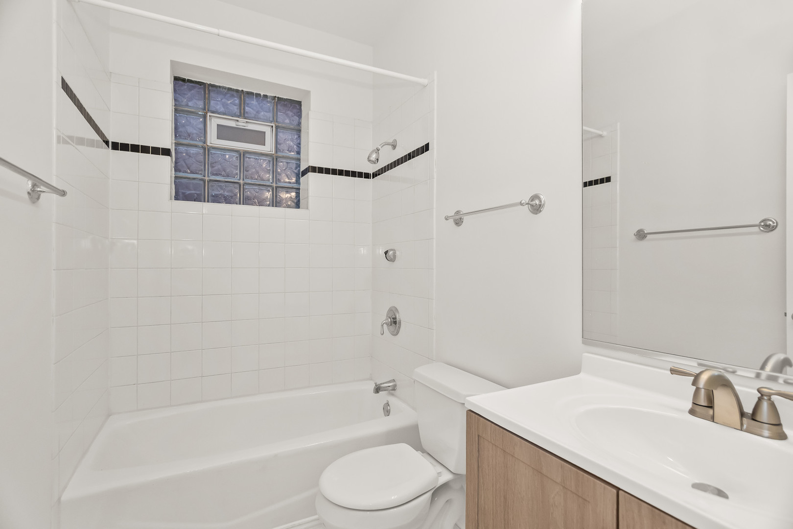 3928 N GREENVIEW Avenue Unit: 1