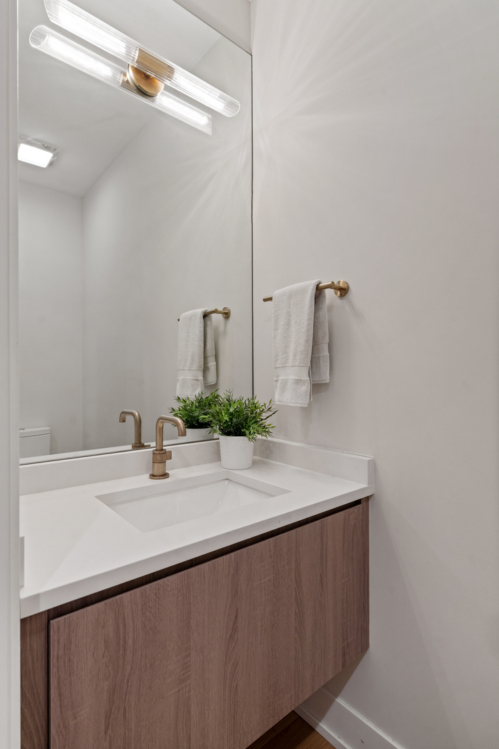 1938 W Augusta Boulevard Unit: 304
