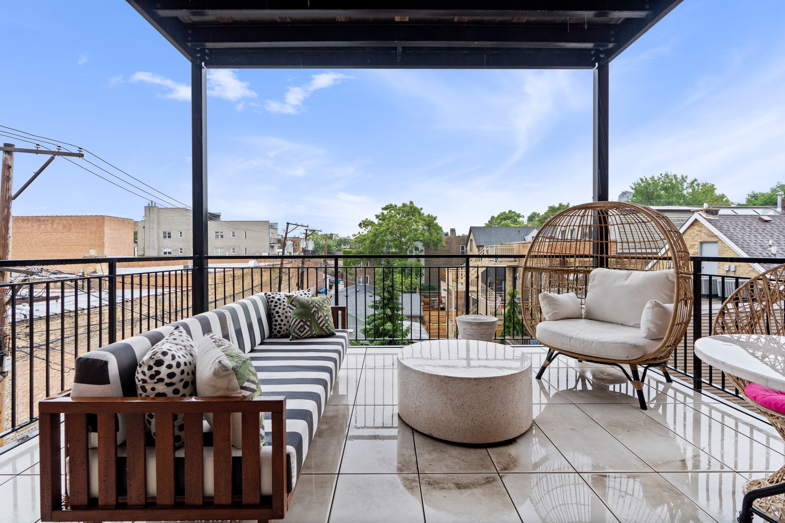 1938 W Augusta Boulevard Unit: 304