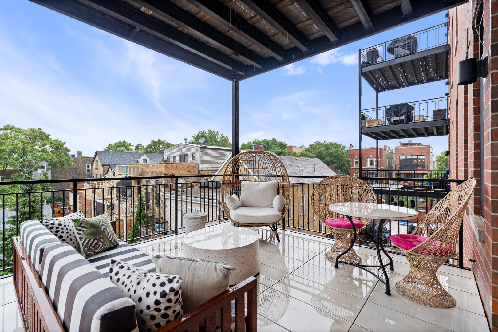1938 W Augusta Boulevard Unit: 304