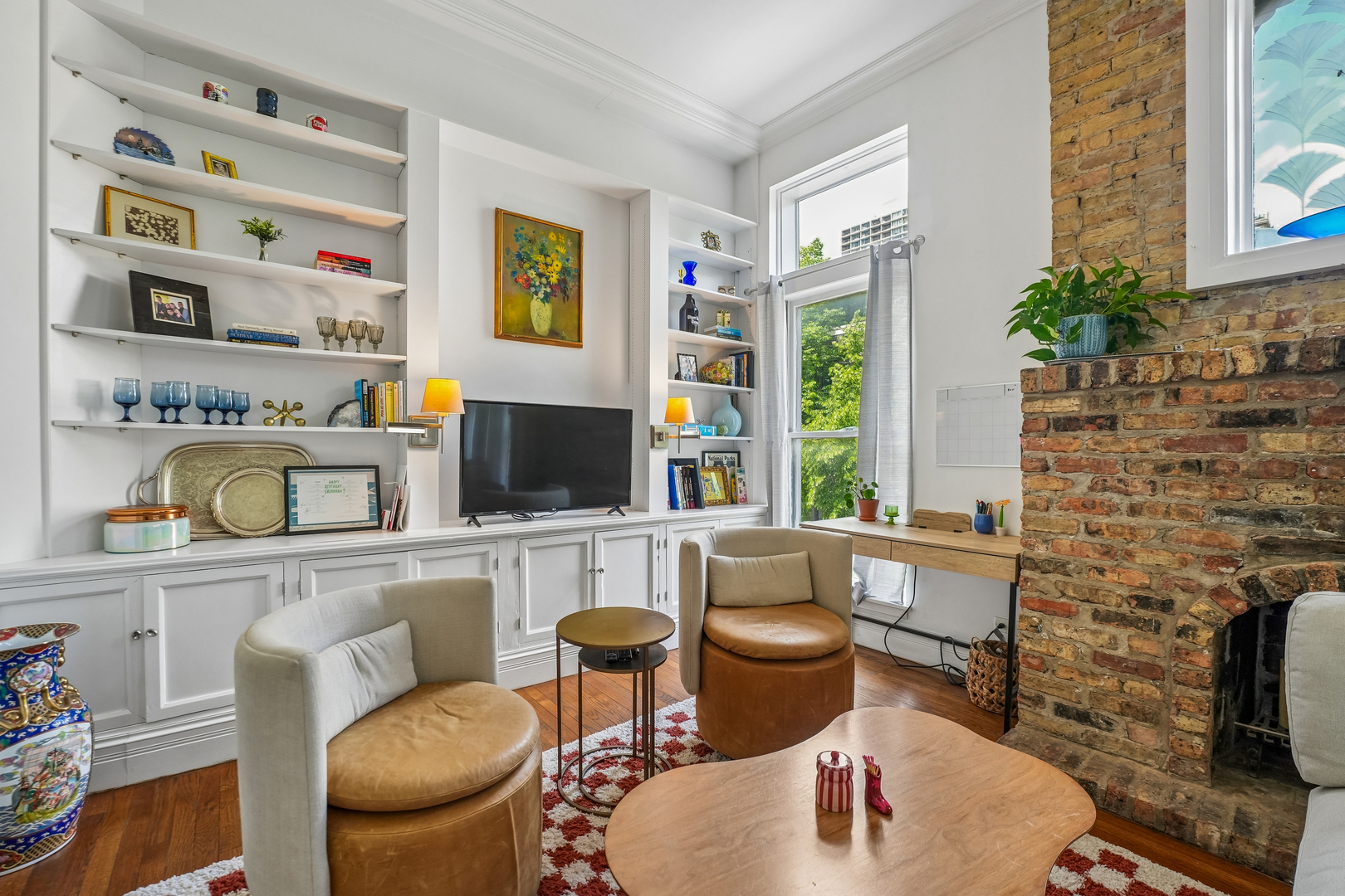 223 W Wisconsin Street Unit: 2B