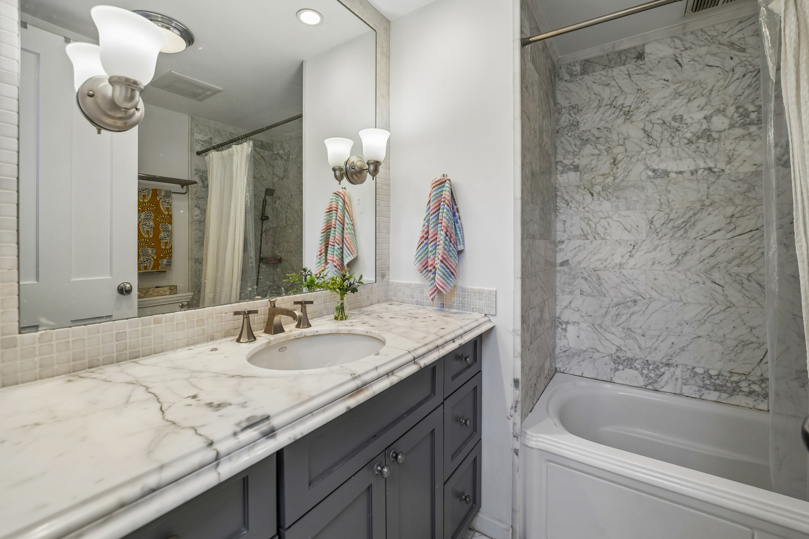 223 W Wisconsin Street Unit: 2B