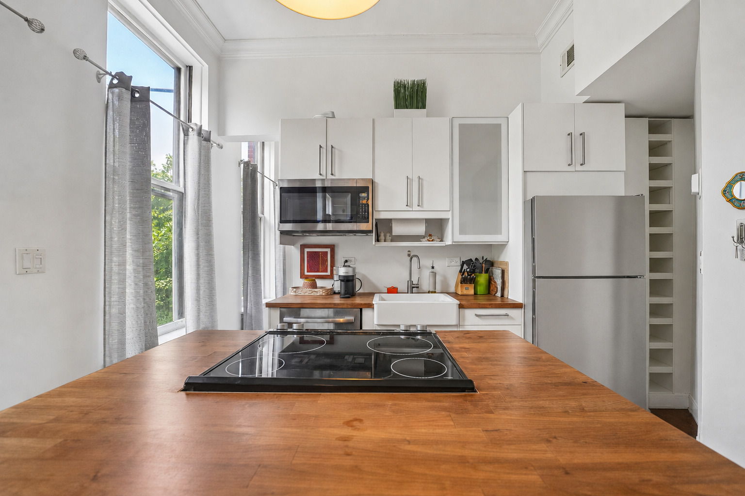 223 W Wisconsin Street Unit: 2B
