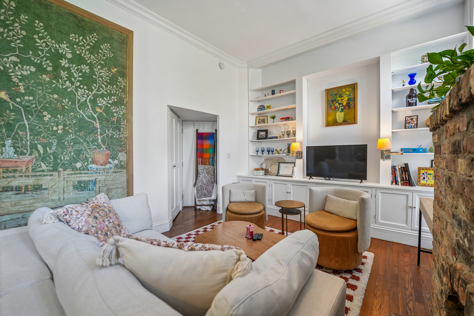 223 W Wisconsin Street Unit: 2B