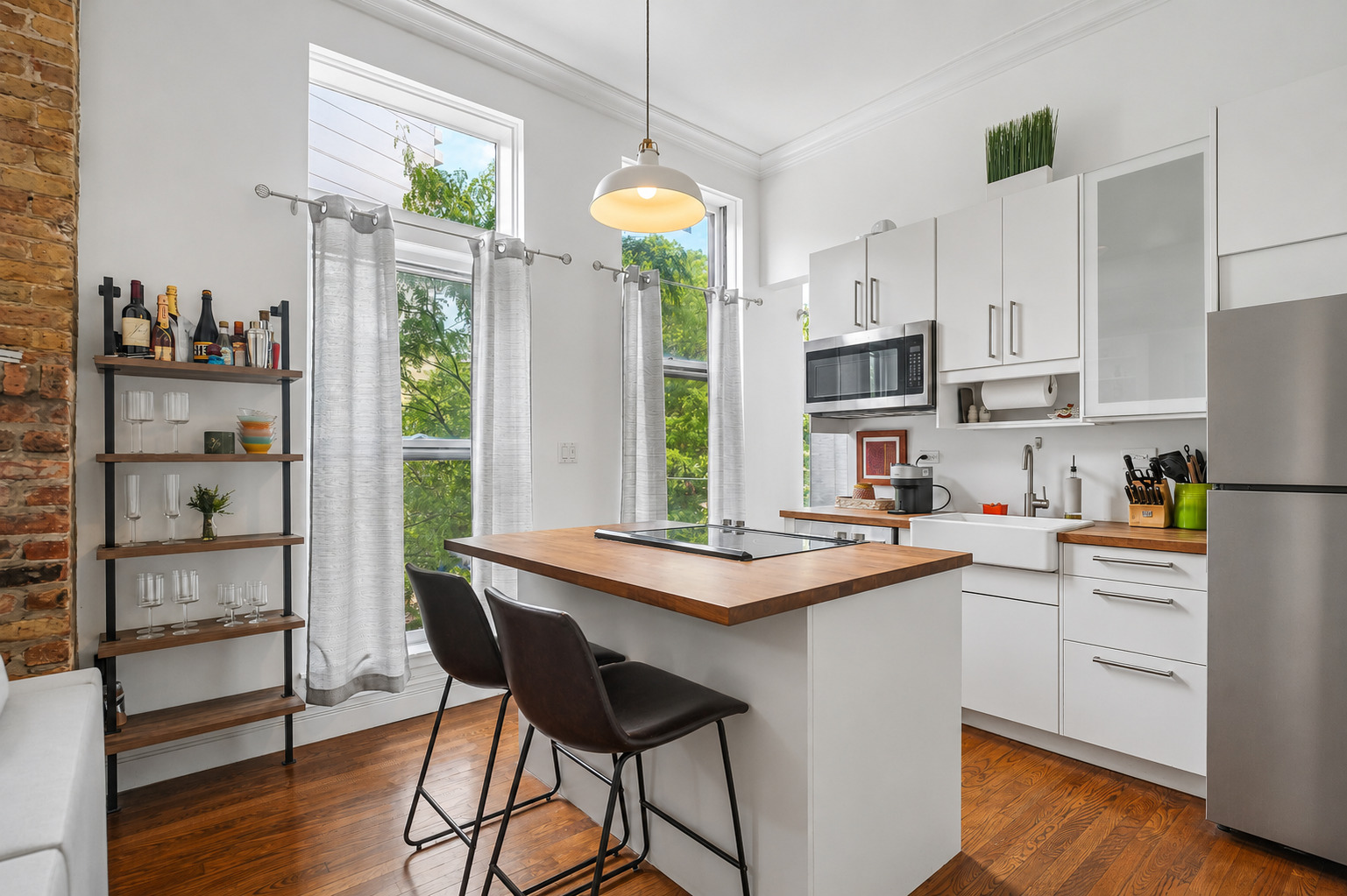 223 W Wisconsin Street Unit: 2B