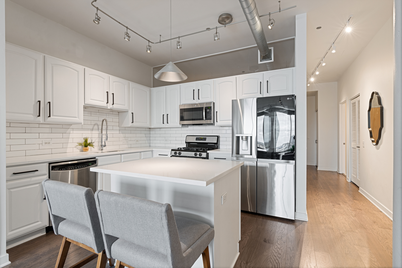 720 N LARRABEE Street Unit: 1709