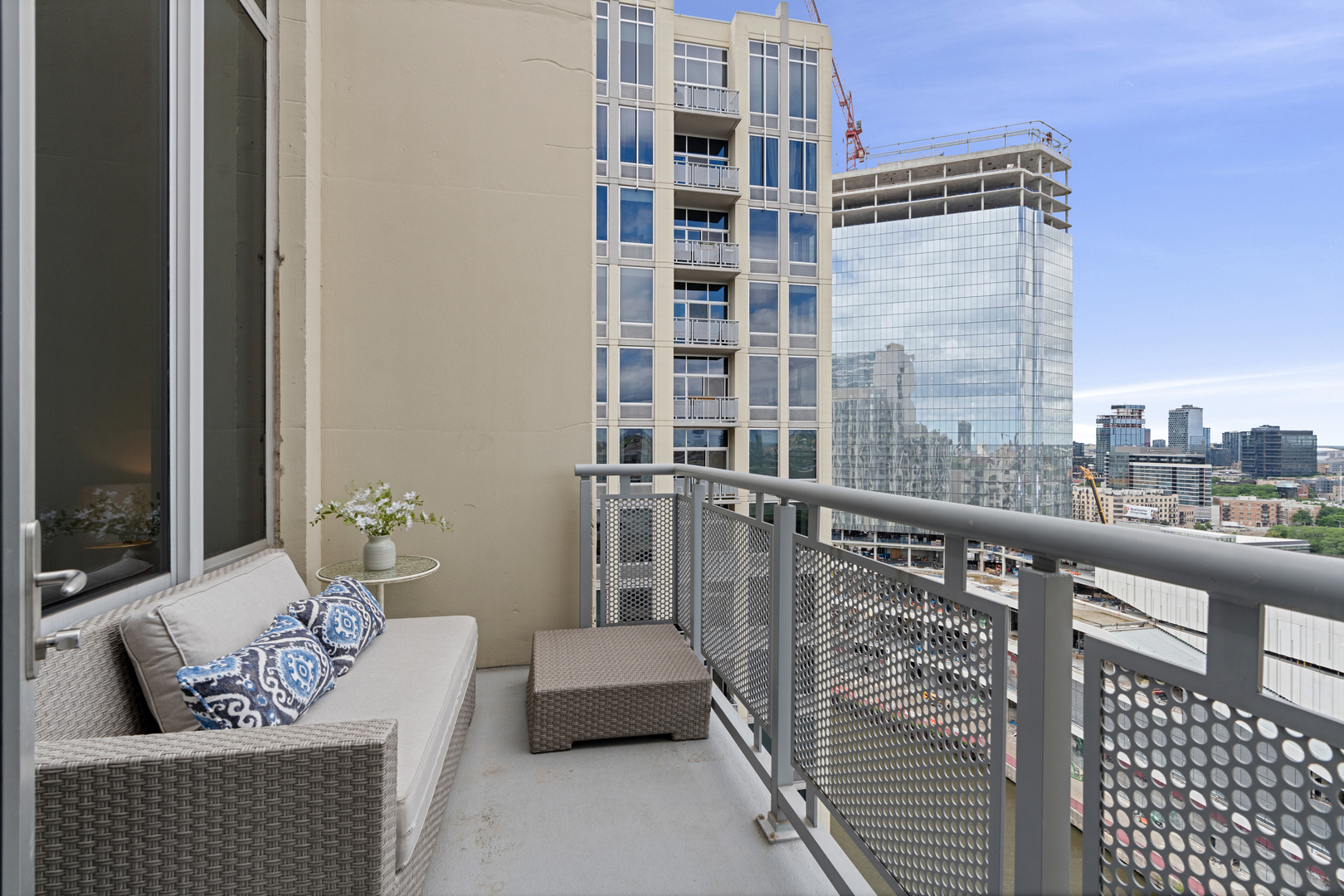 720 N LARRABEE Street Unit: 1709
