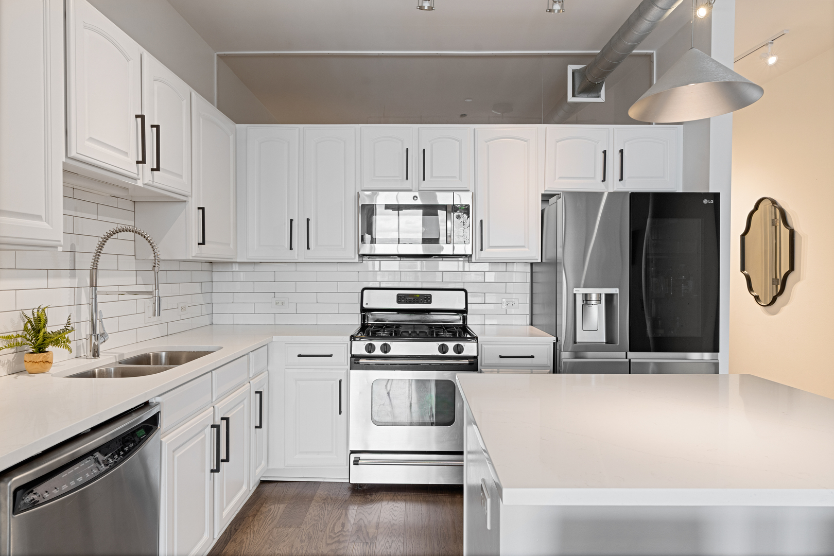 720 N LARRABEE Street Unit: 1709