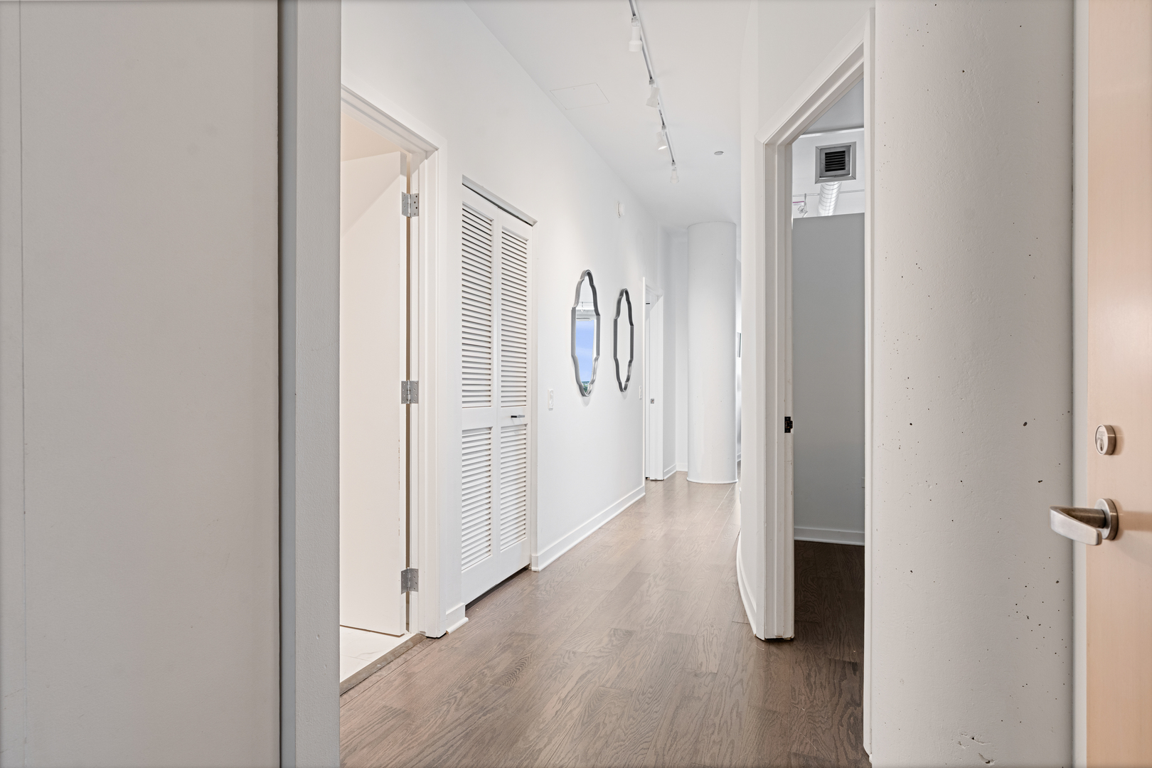 720 N LARRABEE Street Unit: 1709