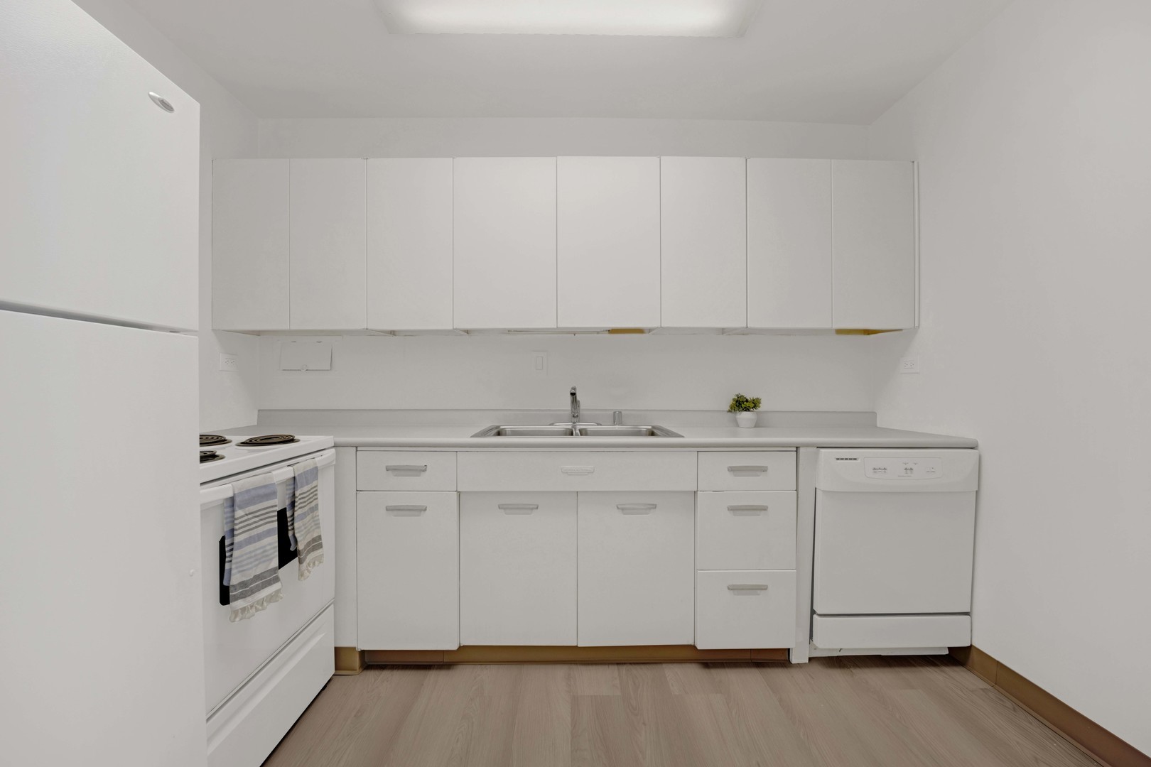 900 N Lake Shore Drive Unit: 1706