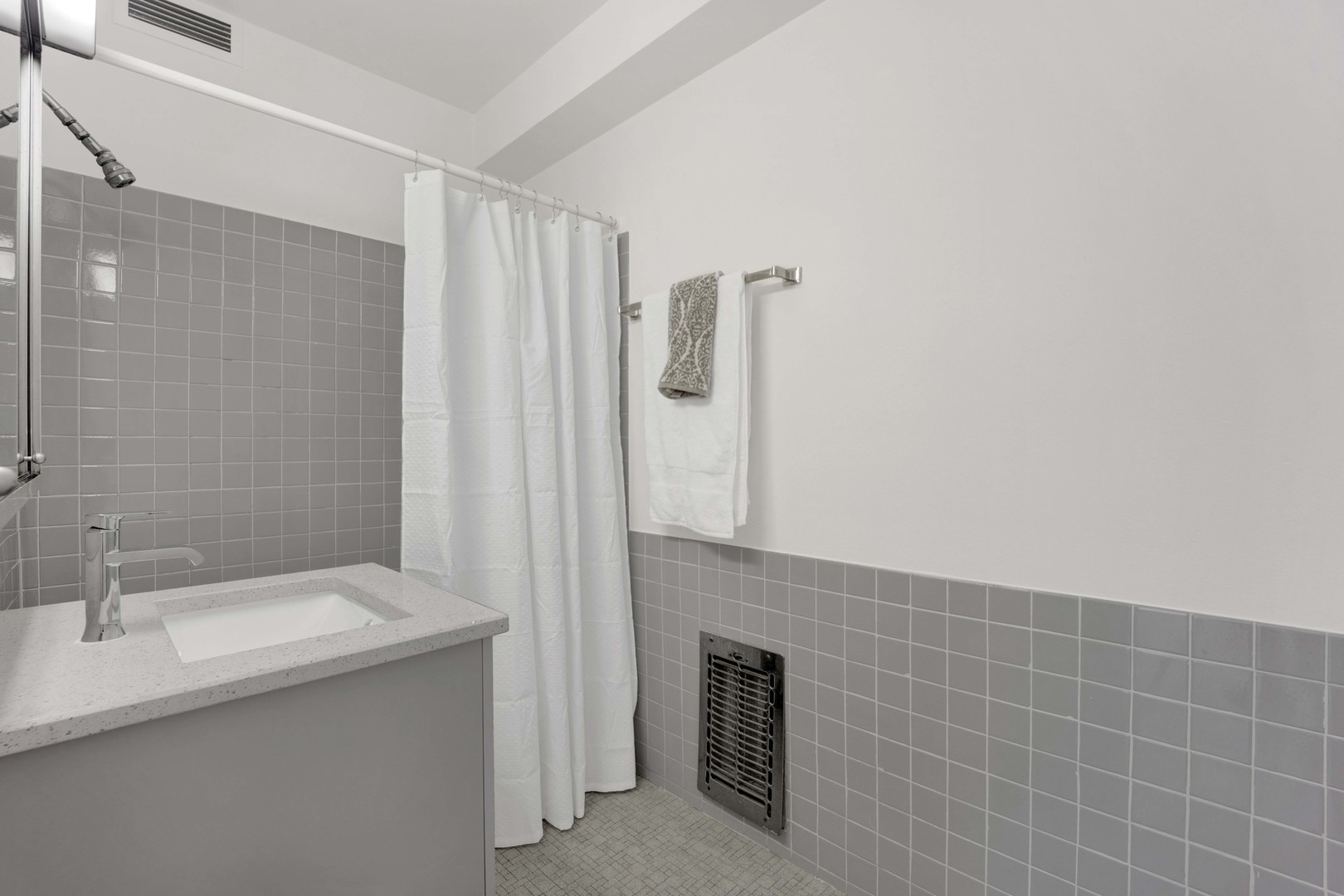 900 N Lake Shore Drive Unit: 1706