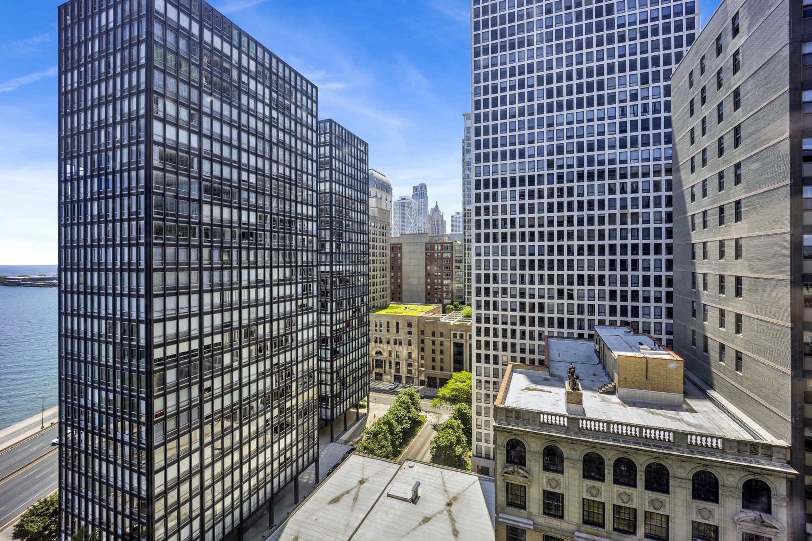 900 N Lake Shore Drive Unit: 1706