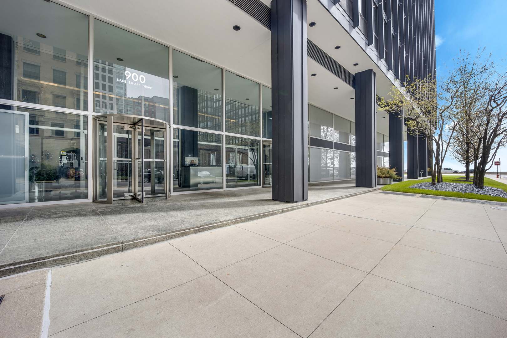 900 N Lake Shore Drive Unit: 1706