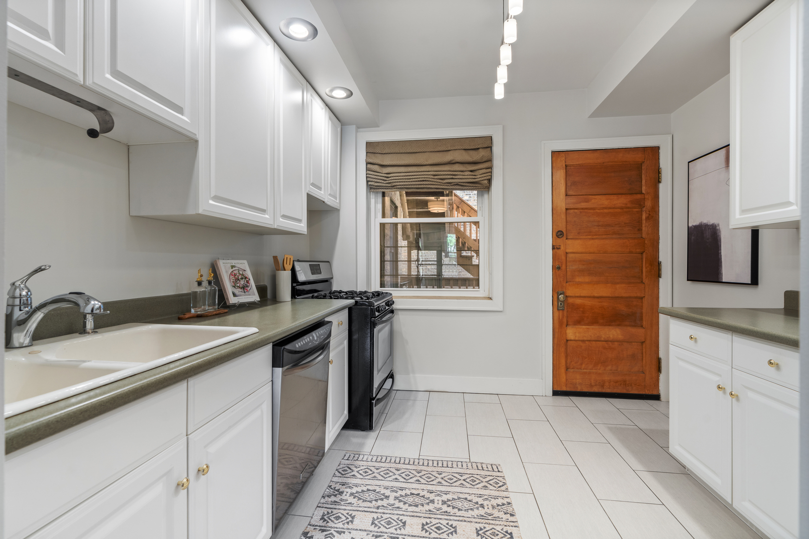 3764 N Magnolia Avenue Unit: 1