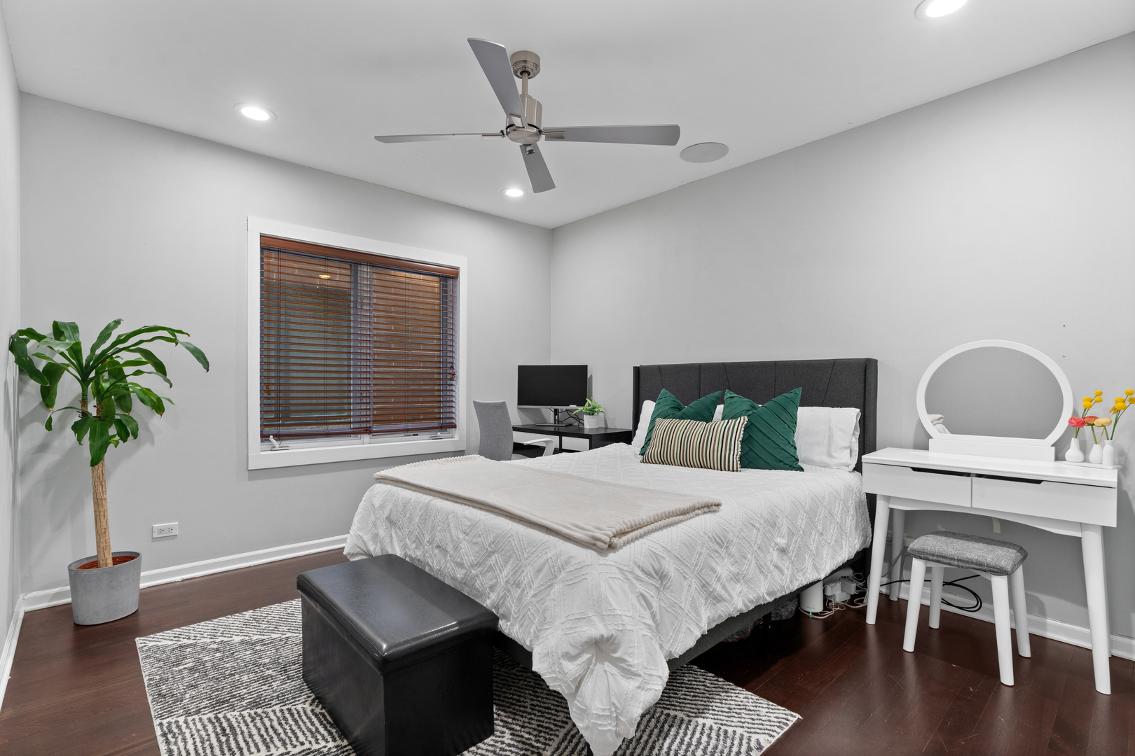 1461 W Grand Avenue Unit: 1