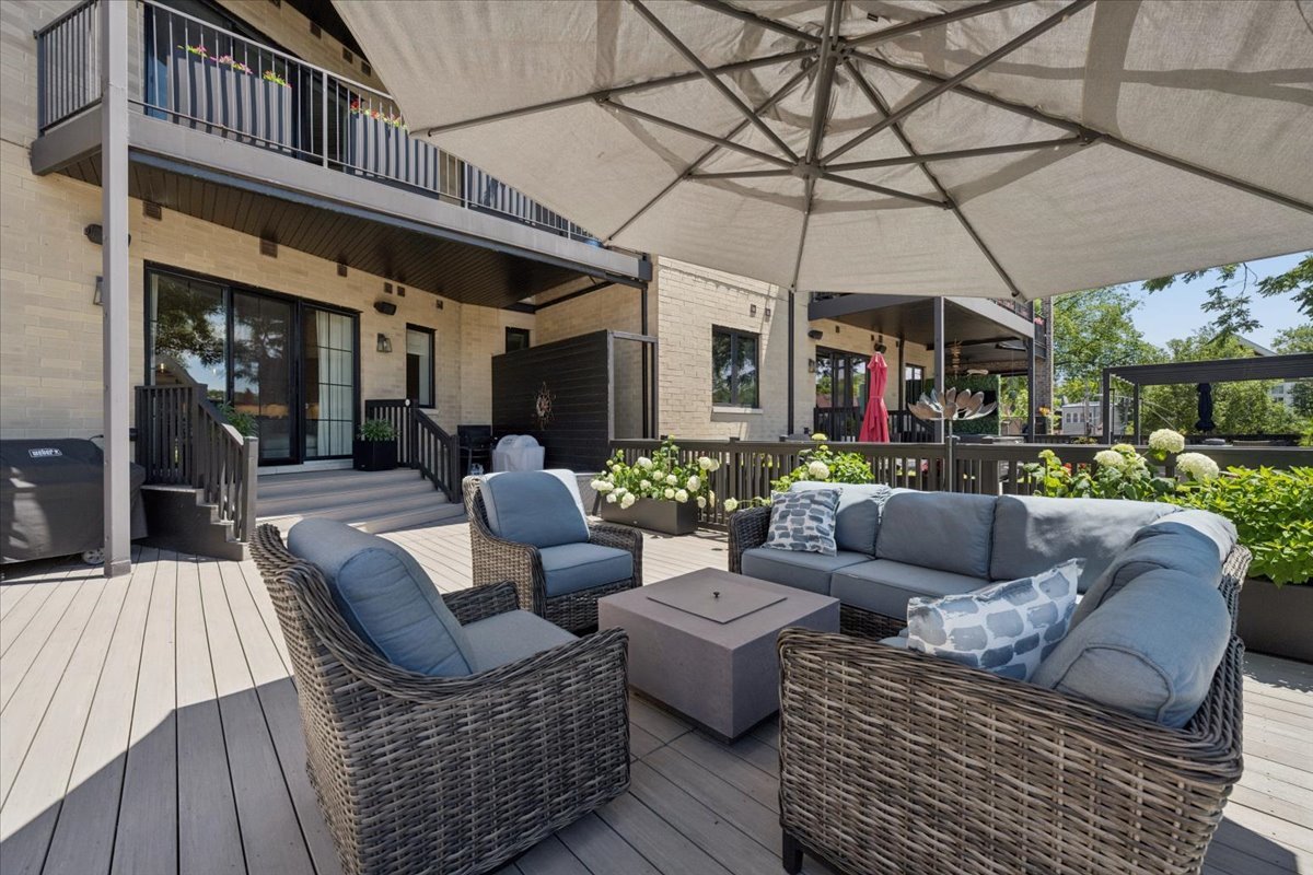 3808 N Lincoln Avenue Unit: 203
