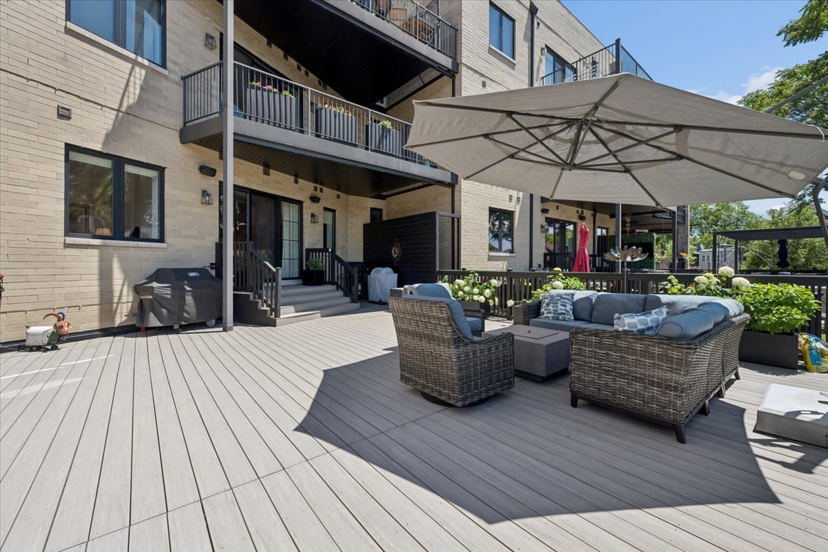 3808 N Lincoln Avenue Unit: 203