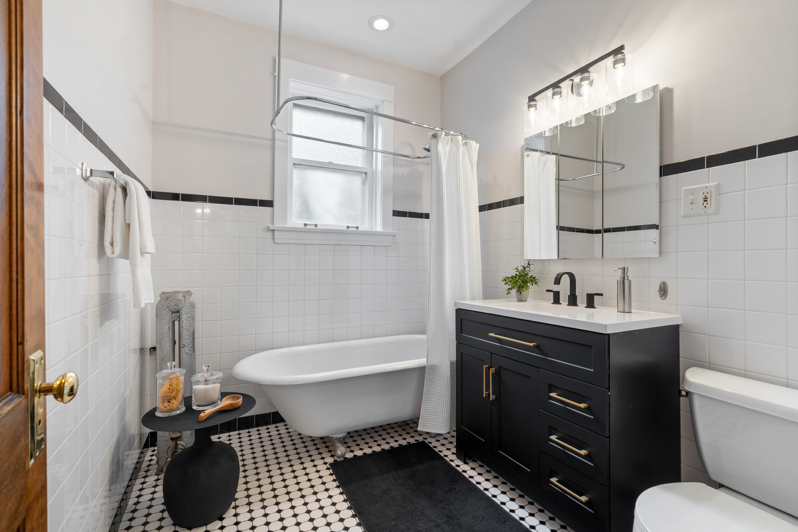 1469 W Berteau Avenue Unit: 303