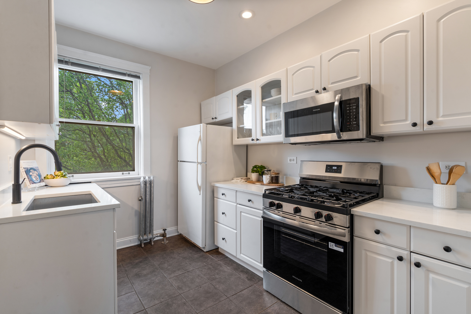 1469 W Berteau Avenue Unit: 303