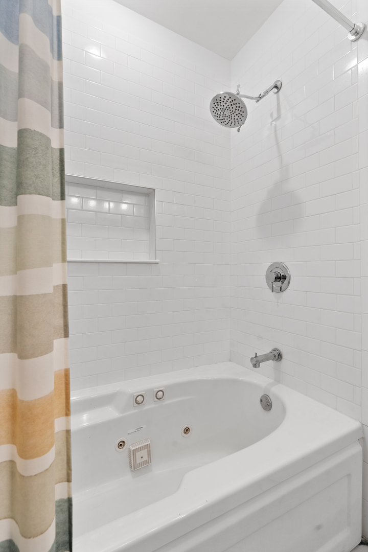 2039 W Crystal Street Unit: 2