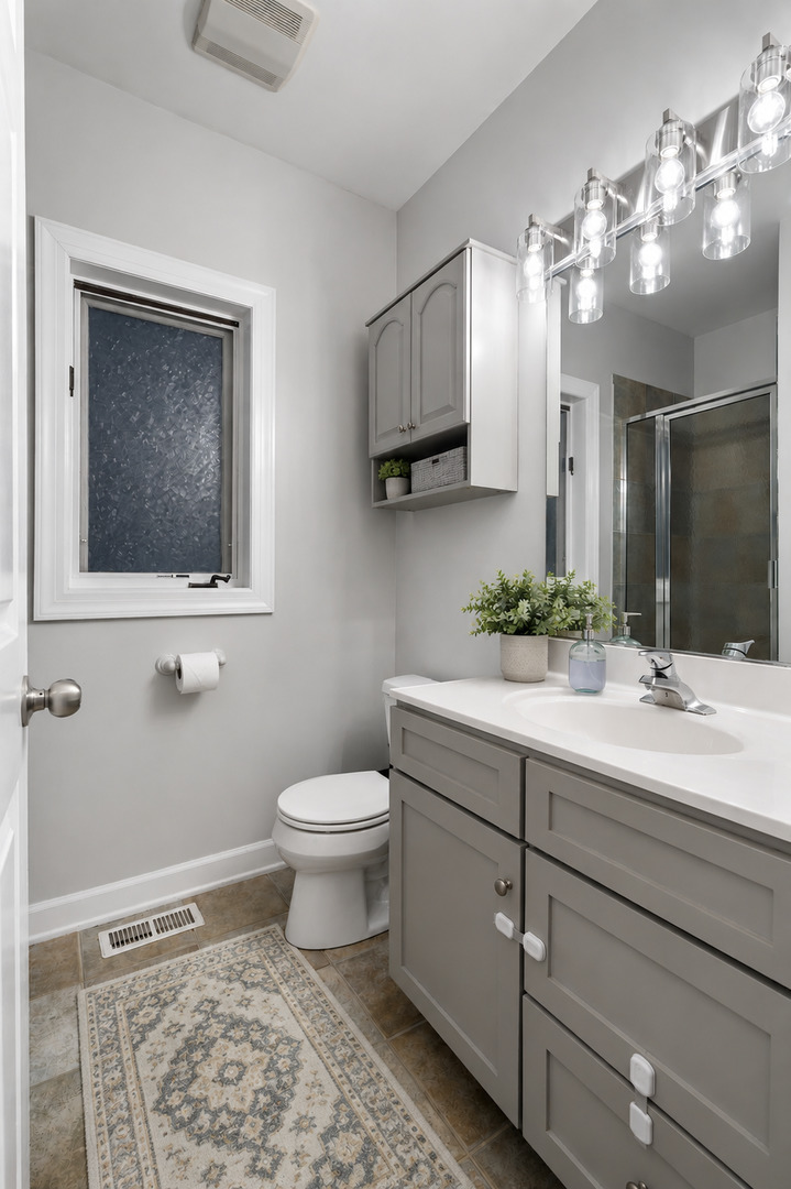 2039 W Crystal Street Unit: 2