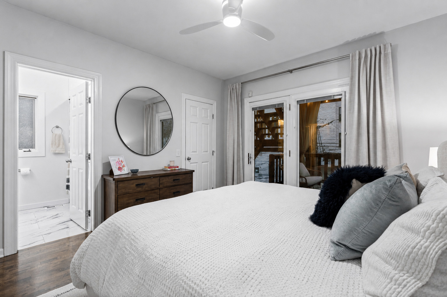 2039 W Crystal Street Unit: 2