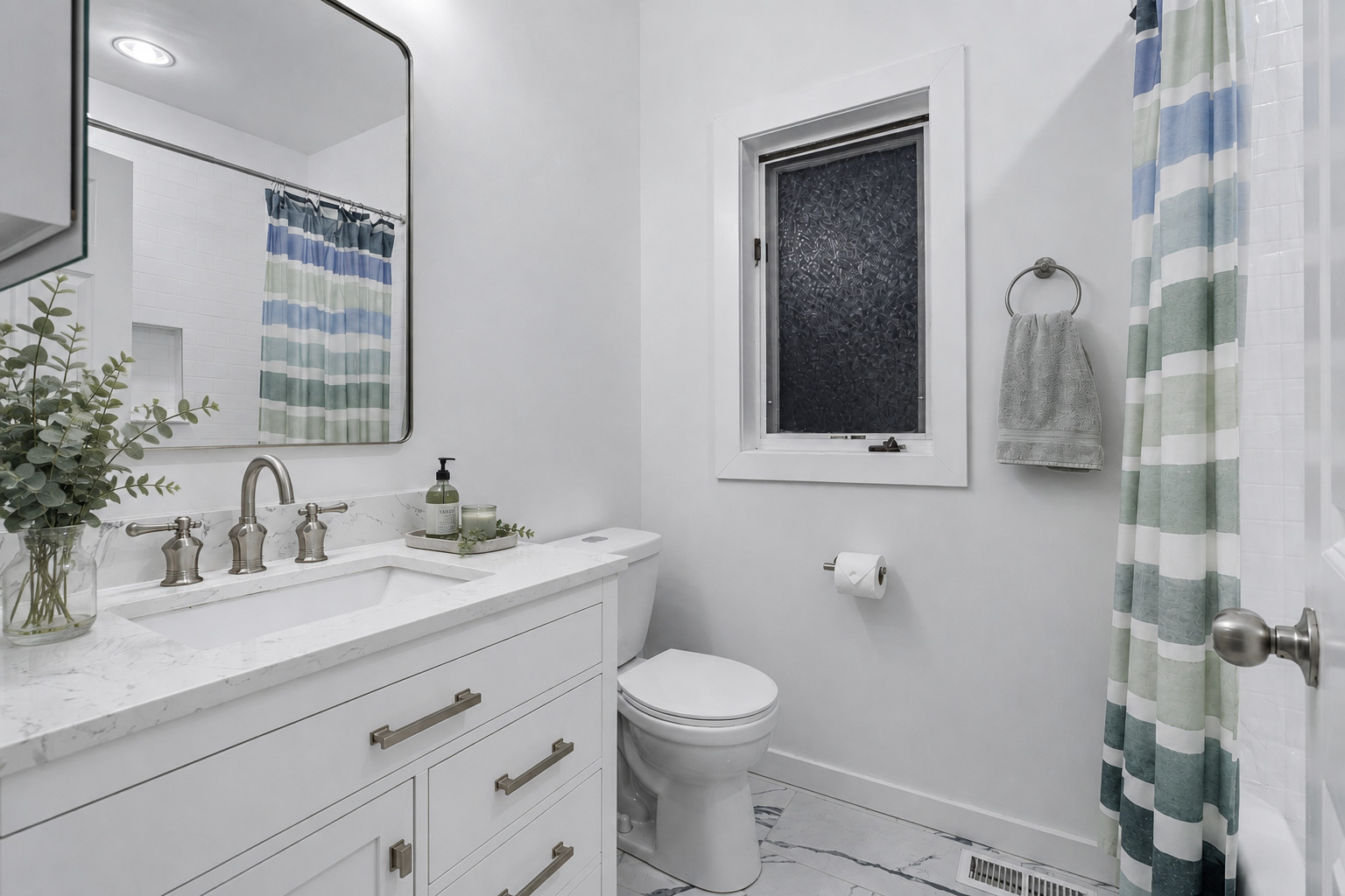 2039 W Crystal Street Unit: 2