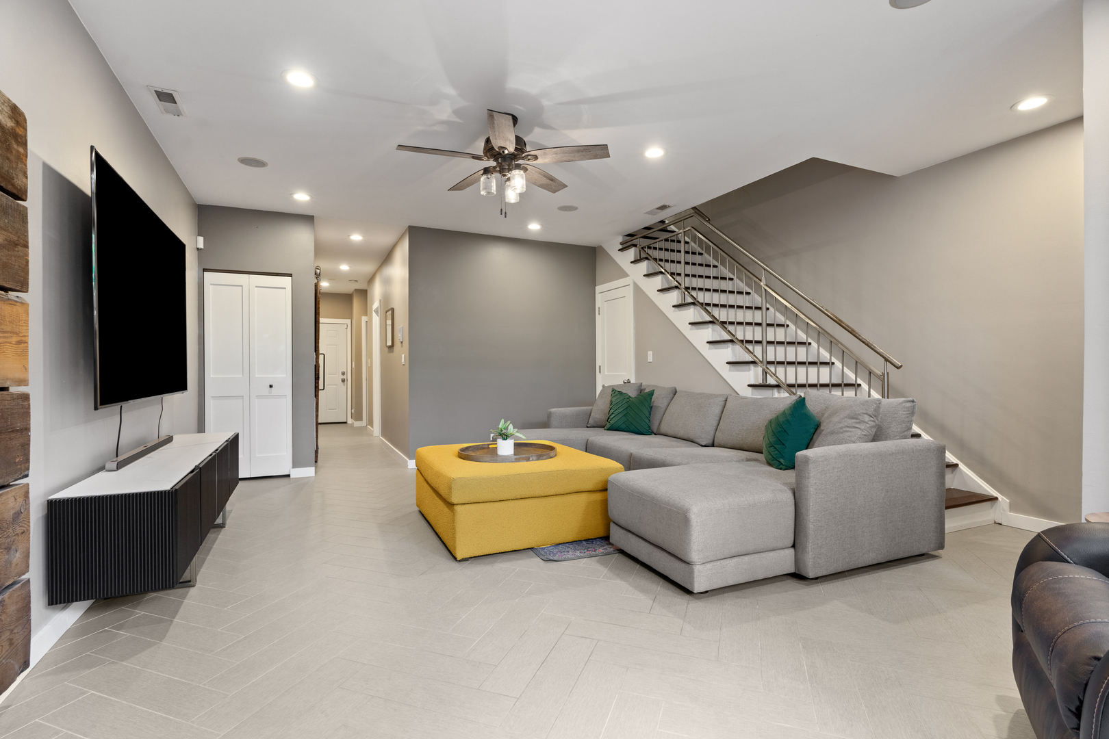 1461 W Grand Avenue Unit: 1
