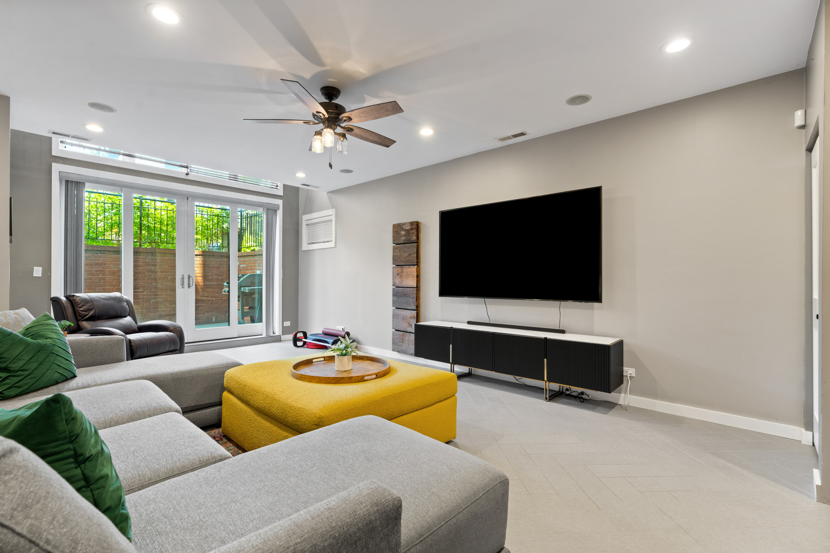 1461 W Grand Avenue Unit: 1