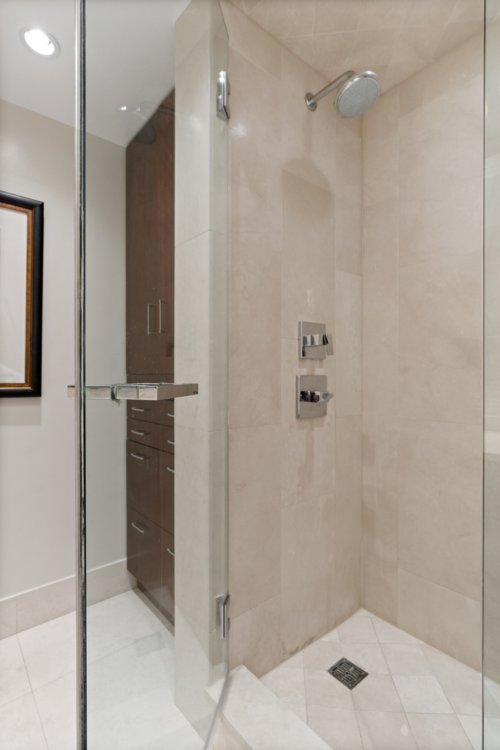 1240 N Lake Shore Drive Unit: 22A