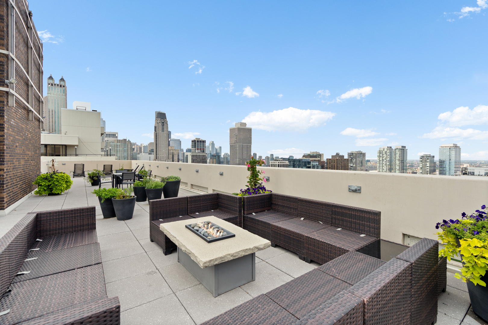 1240 N Lake Shore Drive Unit: 22A