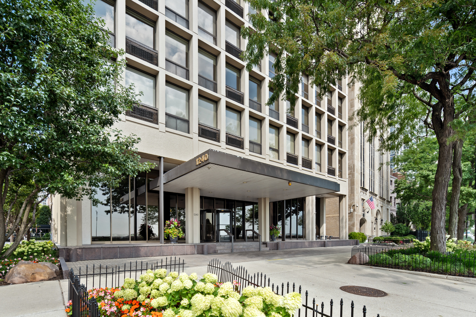 1240 N Lake Shore Drive Unit: 22A