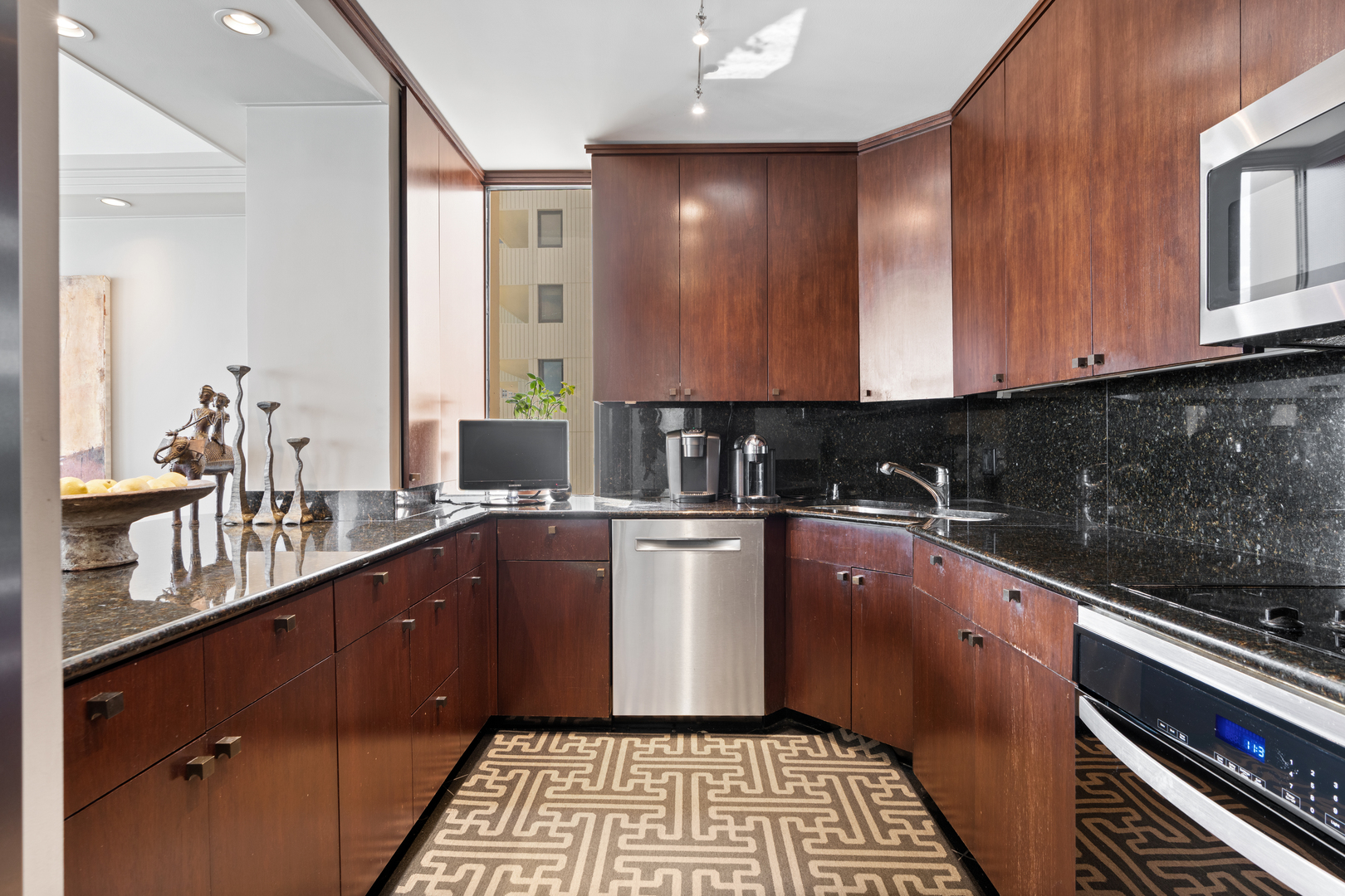 1240 N Lake Shore Drive Unit: 22A