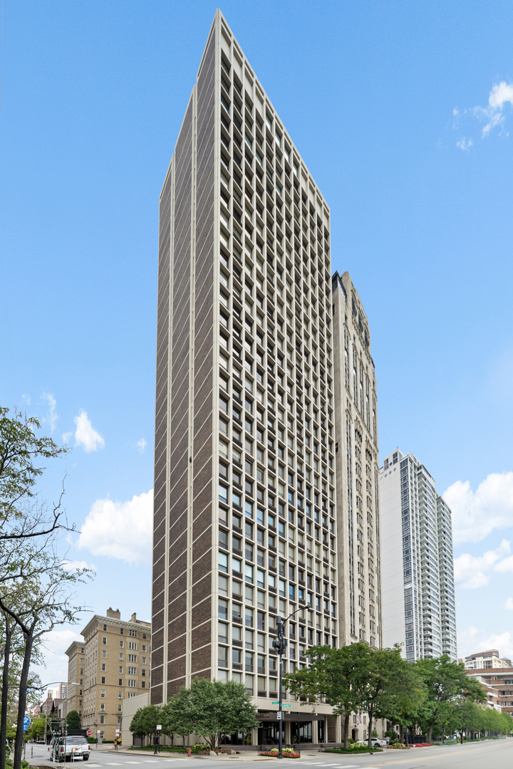1240 N Lake Shore Drive Unit: 22A