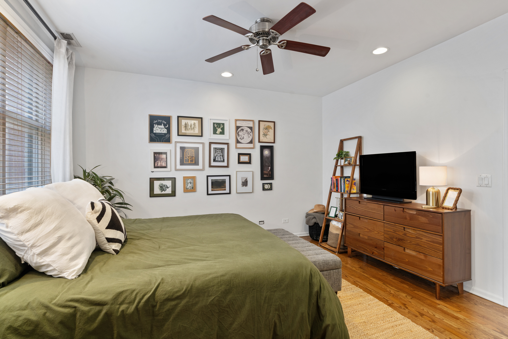 934 W Cuyler Avenue Unit: 3D