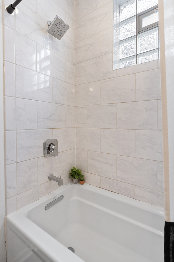 934 W Cuyler Avenue Unit: 3D