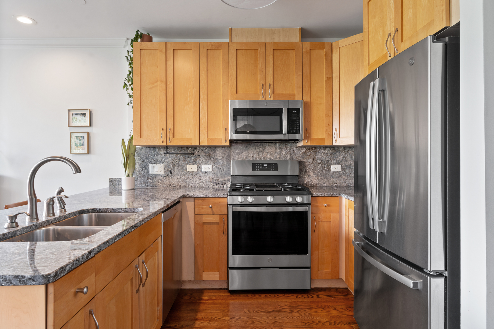 934 W Cuyler Avenue Unit: 3D