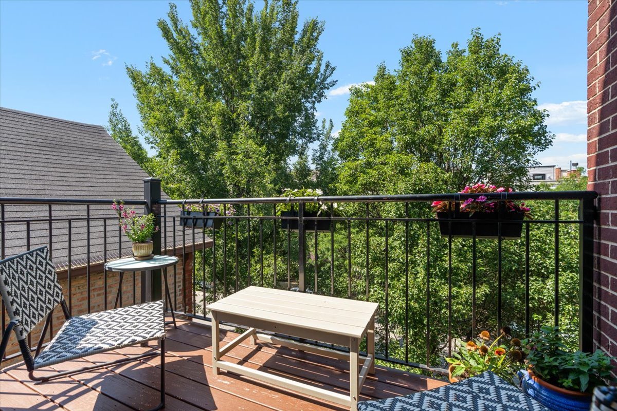 1947 W Erie Street Unit: 3