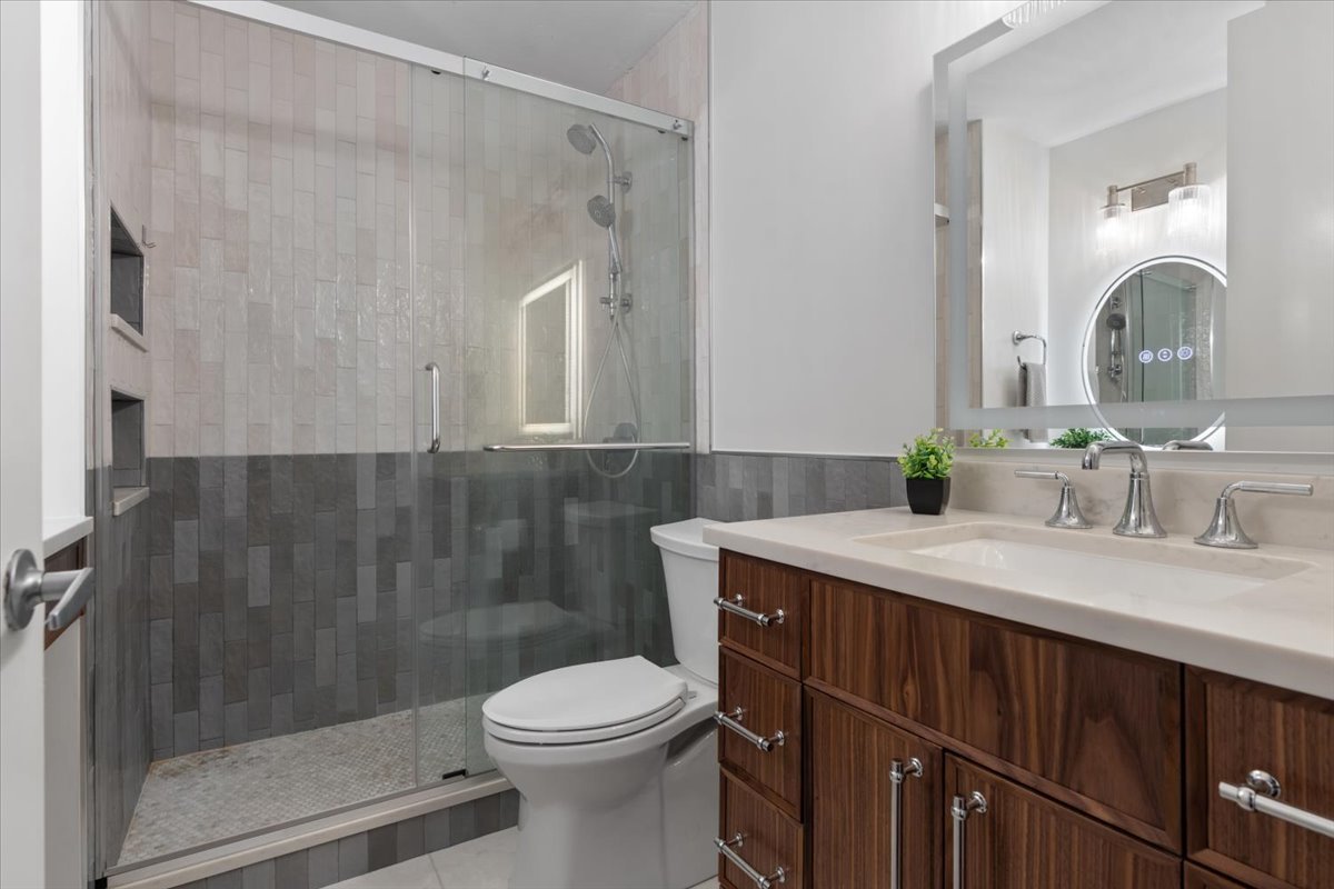 30 E Huron Street Unit: 2304