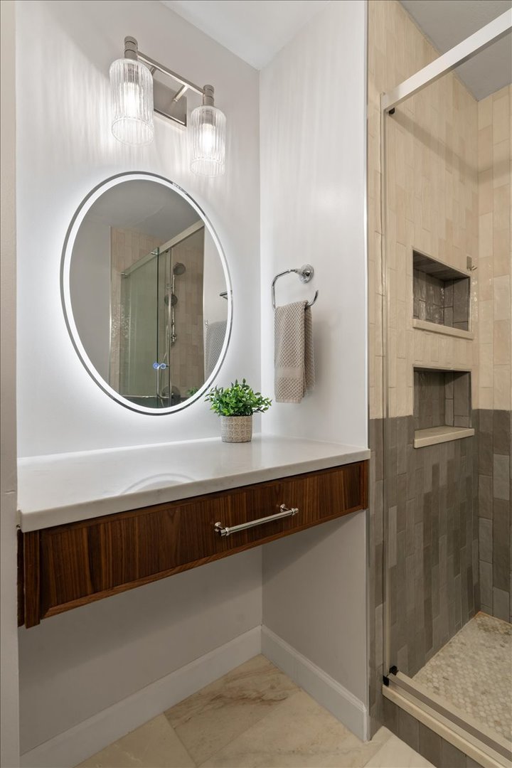 30 E Huron Street Unit: 2304