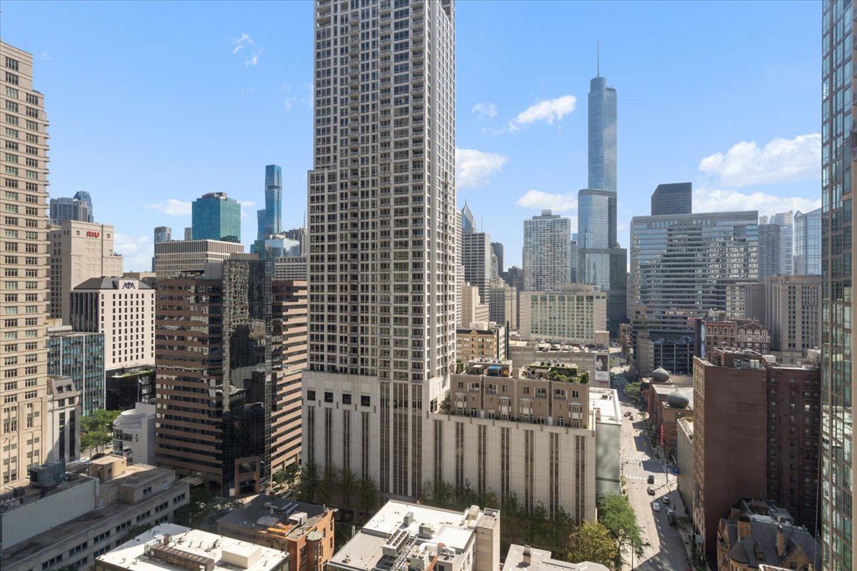 30 E Huron Street Unit: 2304