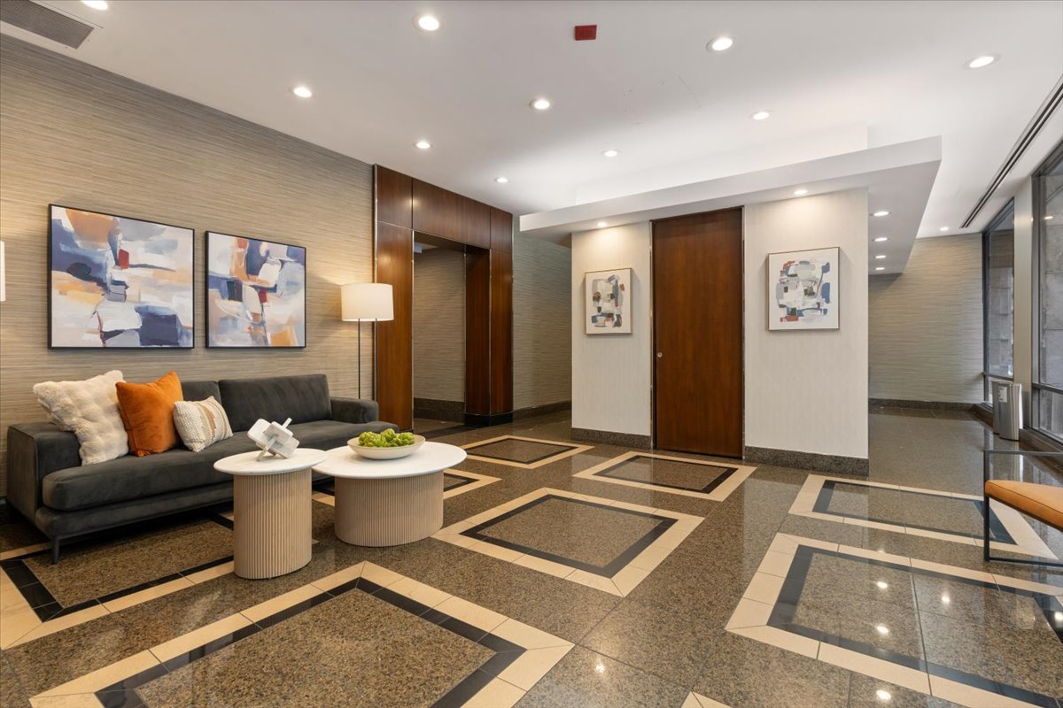 30 E Huron Street Unit: 2304
