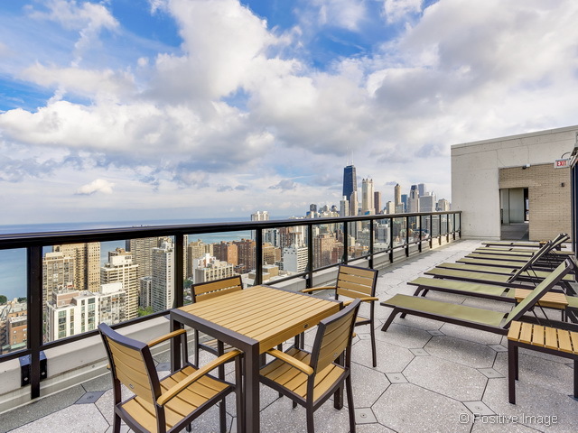 1560 N Sandburg Terrace Unit: 415J